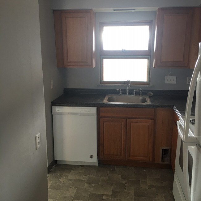 Building Photo - 1634 Cedar St