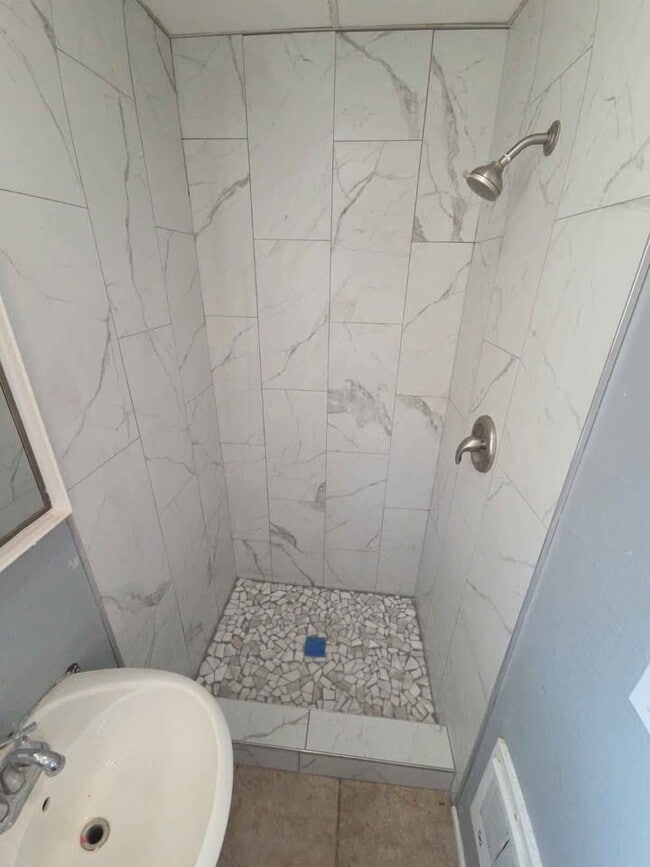 Building Photo - 408 E Jackson St