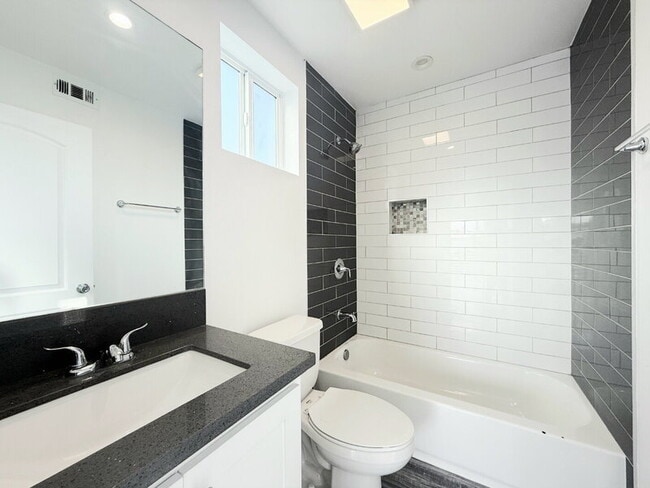 Building Photo - 2853 Cincinnati St