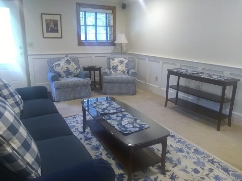 Building Photo - 455 County Rd