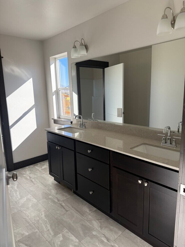 Building Photo - Brand New 3 Bed 2 Bath with double attache...