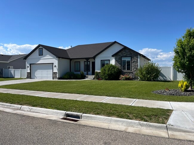 Main - 564 W Sanford St