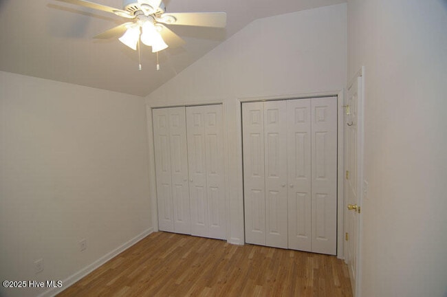 Building Photo - 462 Snow Hill St