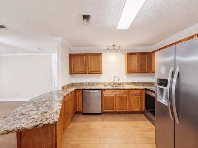 Building Photo - 806 Fairview Dr