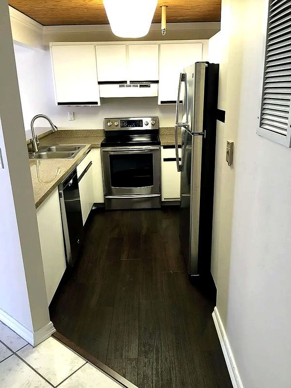 Building Photo - 540 Brickell Key Dr