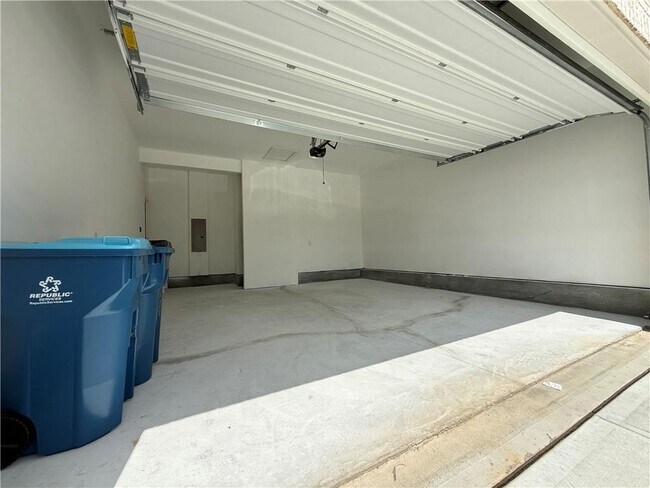 Building Photo - 3235-3235 Willow Glade Trl