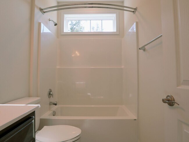 Building Photo - Luxury New Build in RounTrey – 4 Bed, 3 Ba...