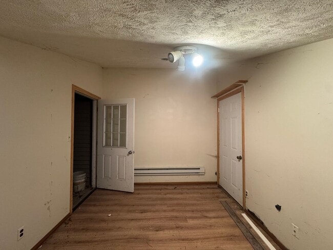Building Photo - House For Rent