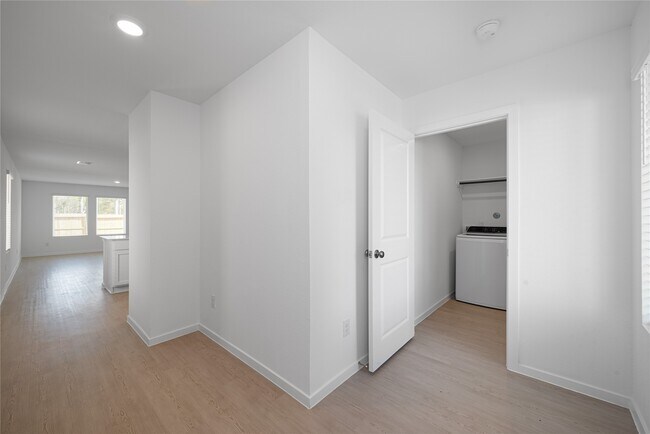 Building Photo - 21043 Santopadre St