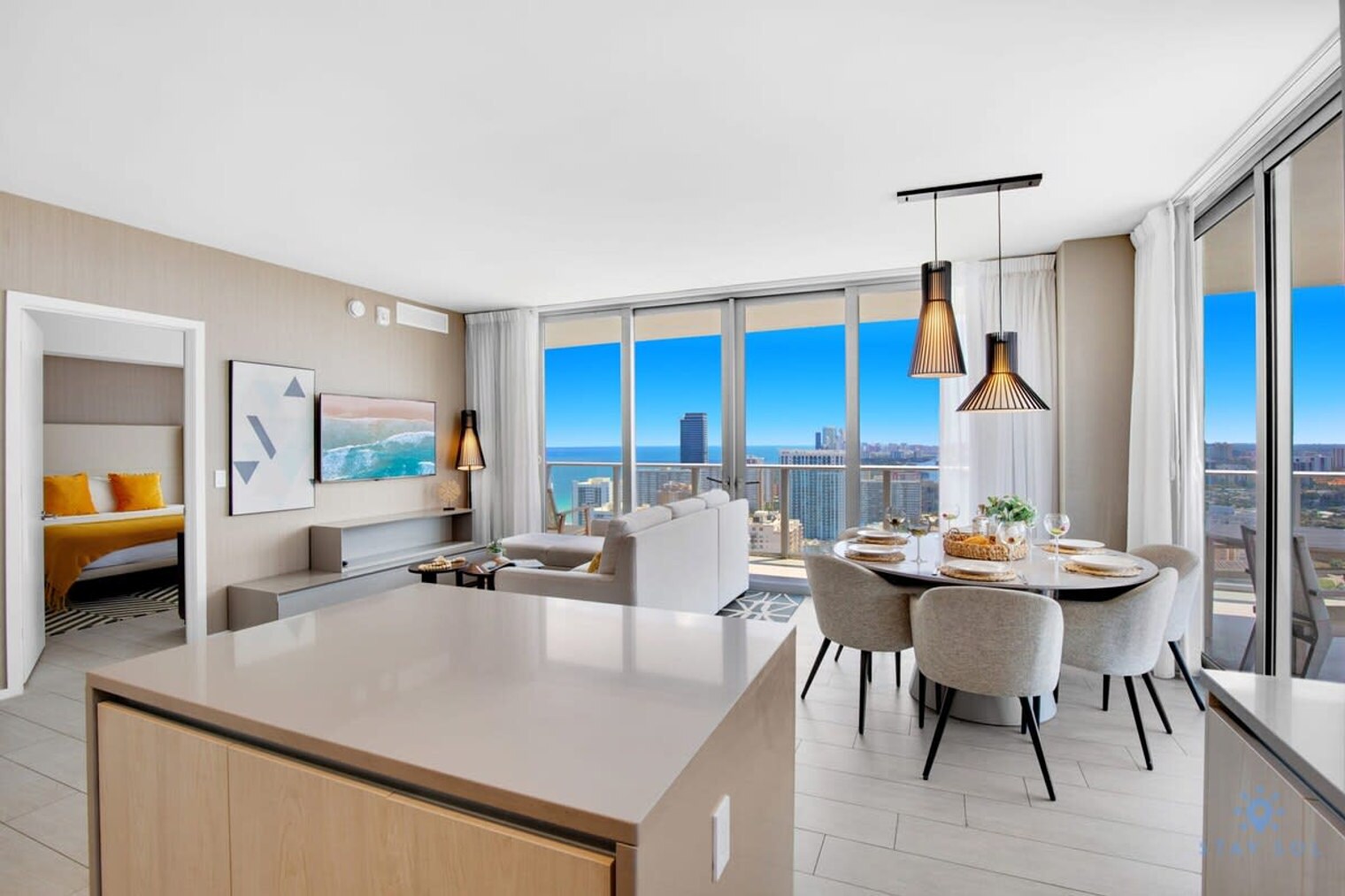 Building Photo - 4010 S Ocean Dr