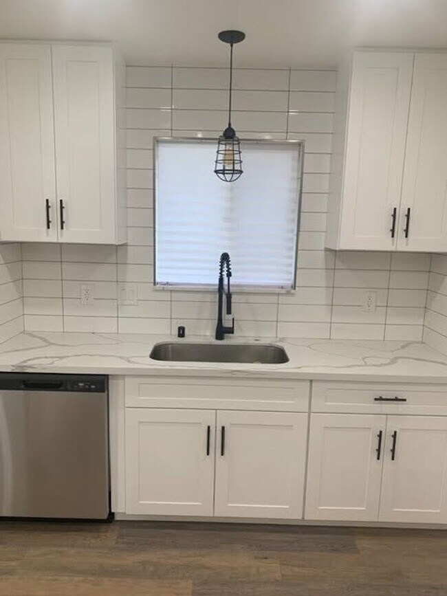 Building Photo - Home for Rent in Rosemont Park – Sacramento!