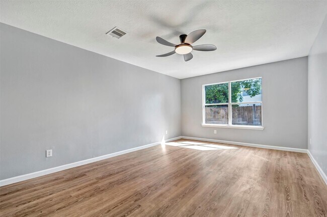 Building Photo - 22250 Queenbury Hills Dr