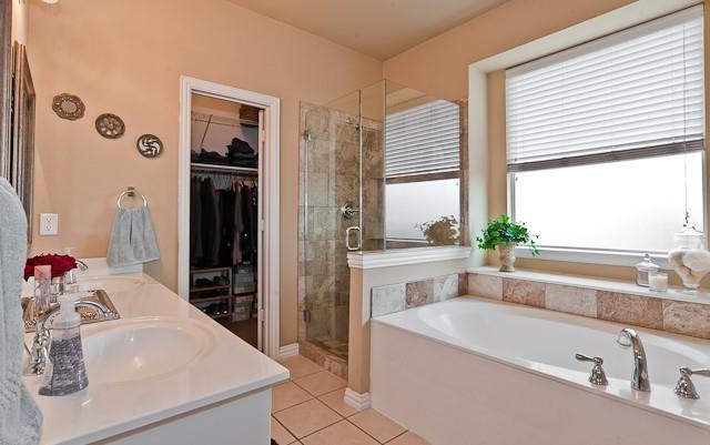 Building Photo - 10137 Sanden Dr