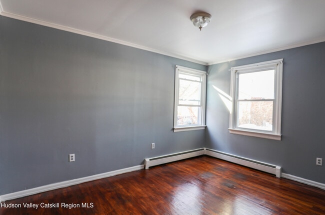 Building Photo - 156 Lampman Ave