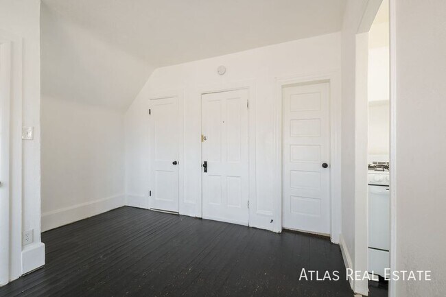 Building Photo - 1220 Corona St