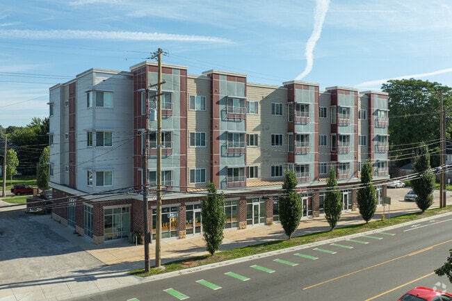 Building Photo - Southtown Square