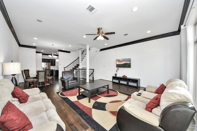 Building Photo - 146 Carson Ct