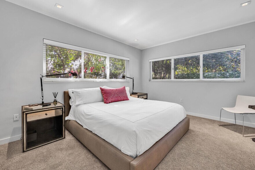 Building Photo - 420 NE 87th St