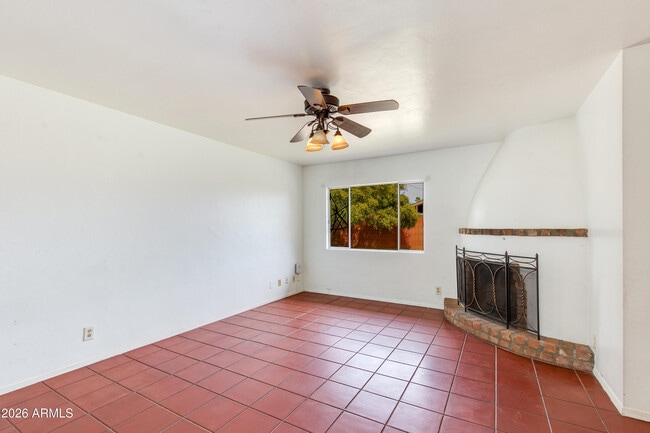 Building Photo - 1524 W Ocotillo Rd