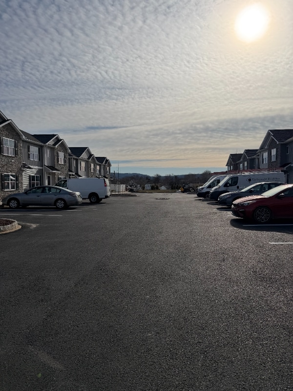 Building Photo - 1411 Greenview Dr