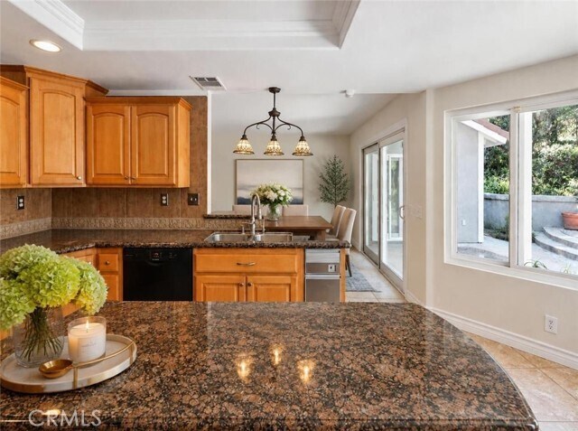 Building Photo - 9881 Foxrun Rd