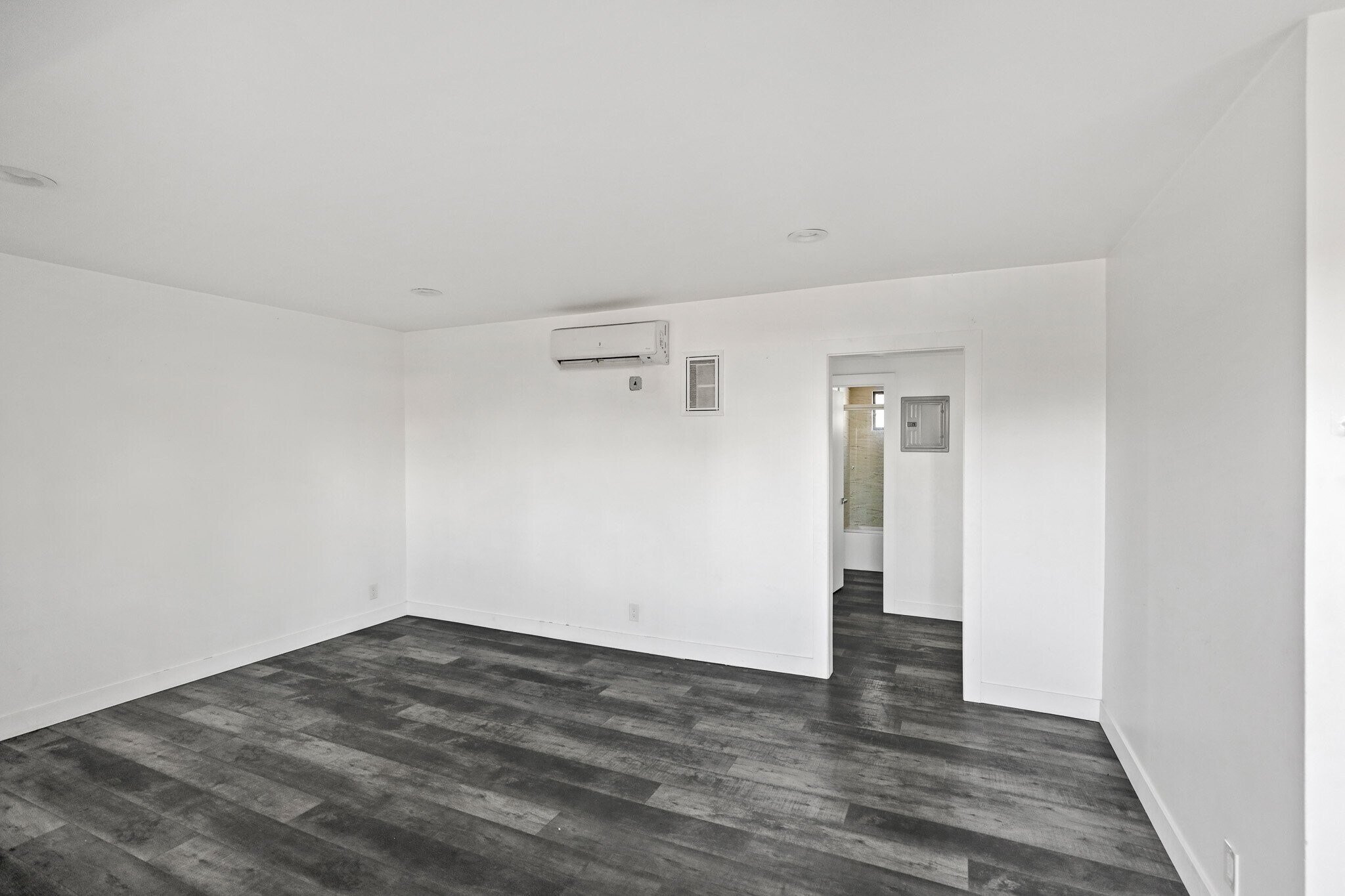 Building Photo - 215 N Fickett St