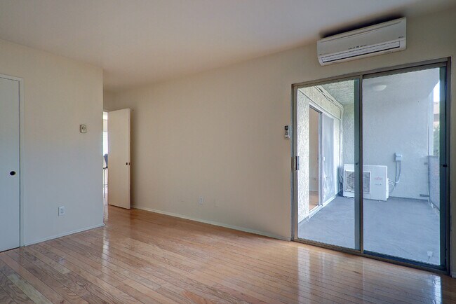 Building Photo - 9005 Cynthia St