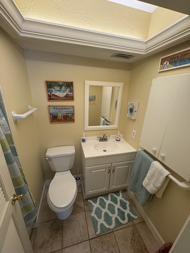 Building Photo - 708 S Tamiami Trl