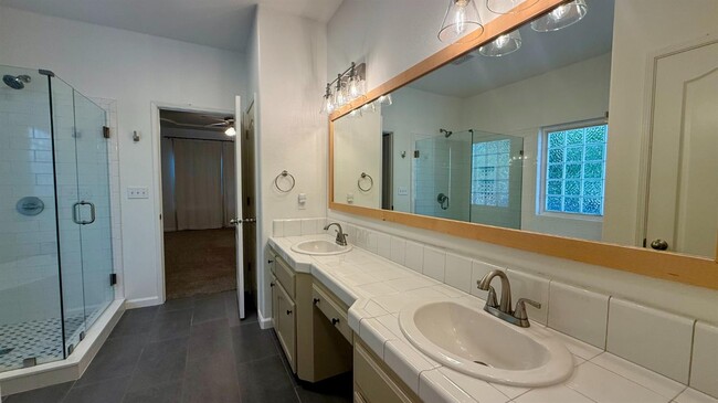 Building Photo - 1548 W Hampton Cir