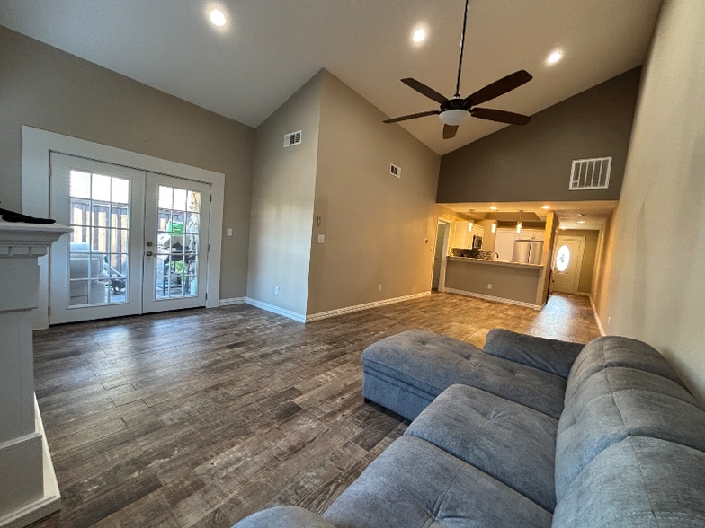 Building Photo - 9461 Timberleaf Dr