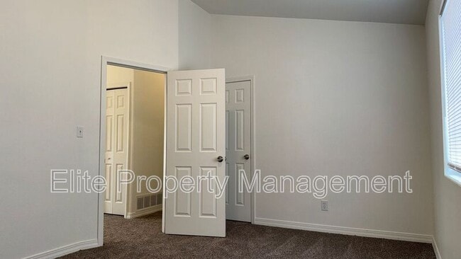 Building Photo - 163 S Stardust Cir