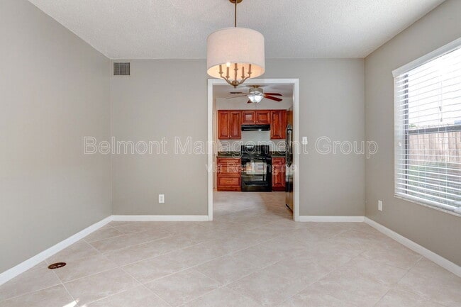 Building Photo - 1049 Aragon Ave