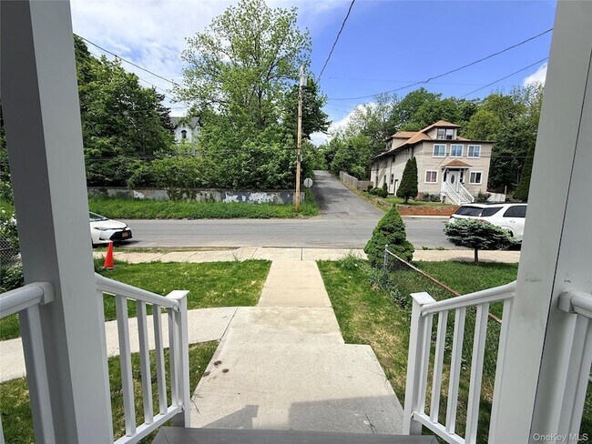 Building Photo - 268 Carpenter Ave
