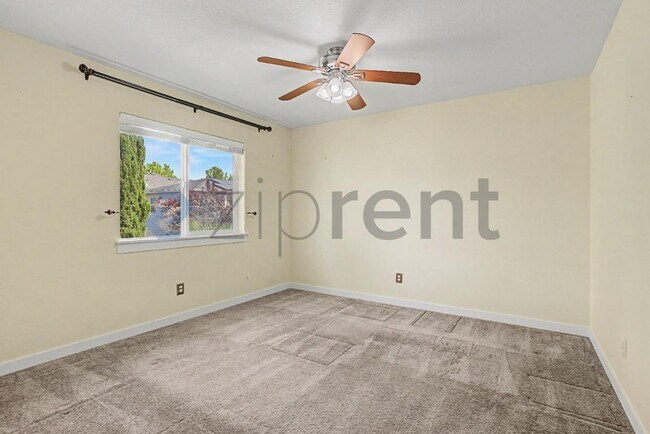 Building Photo - 132 NE 63rd Ave