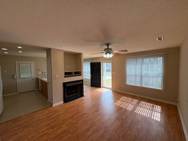 Building Photo - For Rent