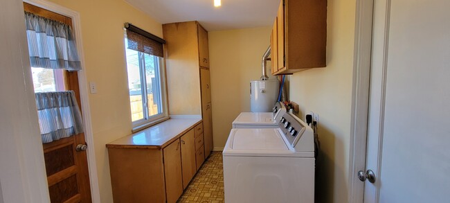 Laundry/Mud Room - 7481 W 46th Ave