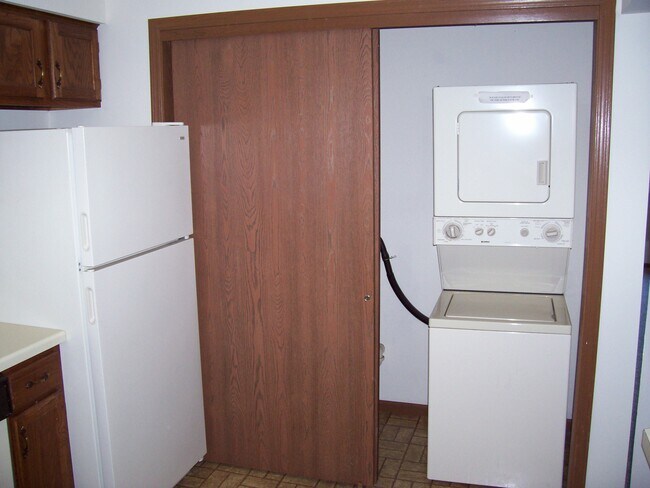 kitchen/laundry - W71N881 Harrison Ct