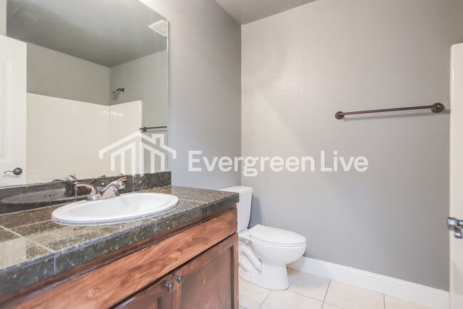 Building Photo - 409 E McCann Rd