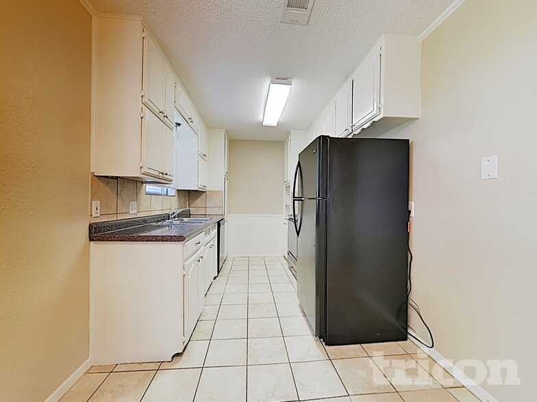 Building Photo - 5429 Denise Dr