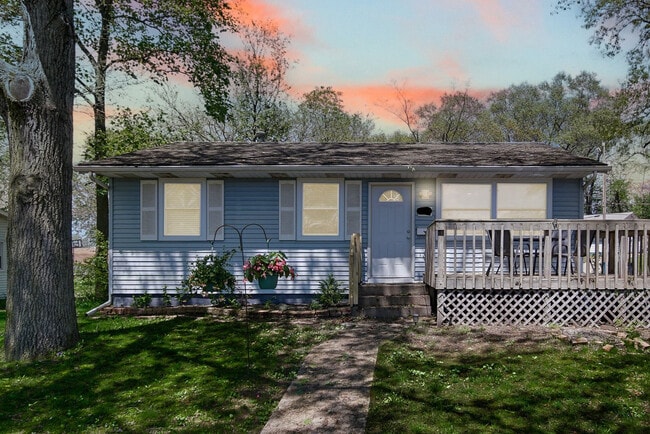 Building Photo - 615 Pine St