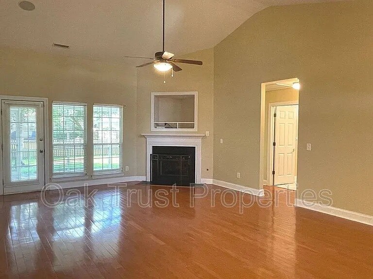 Building Photo - 110 Bay Colony Ct