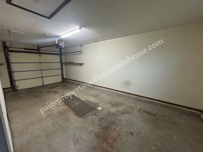 Building Photo - Post Oak Home