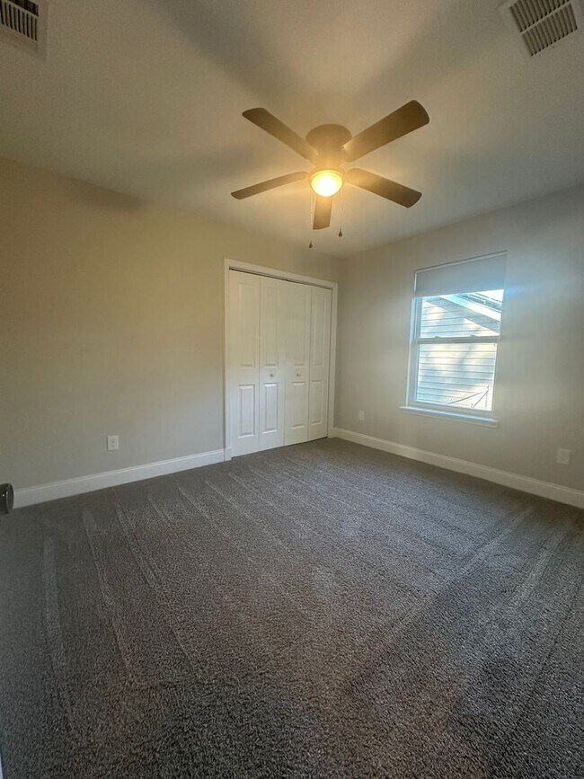 Building Photo - 3 Bedroom with extra Office Space AVAILABL...