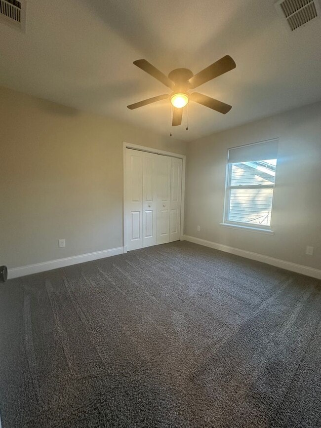 Building Photo - 3 Bedroom with extra Office Space AVAILABLE NOW!