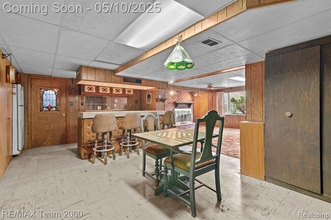 Building Photo - 25152 Fairway Dr
