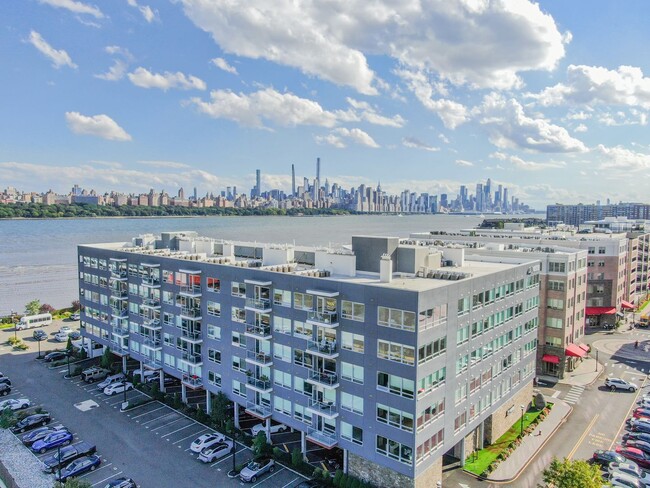 Building Photo - 1/Bedroom at Edgewater's top waterfront lo...