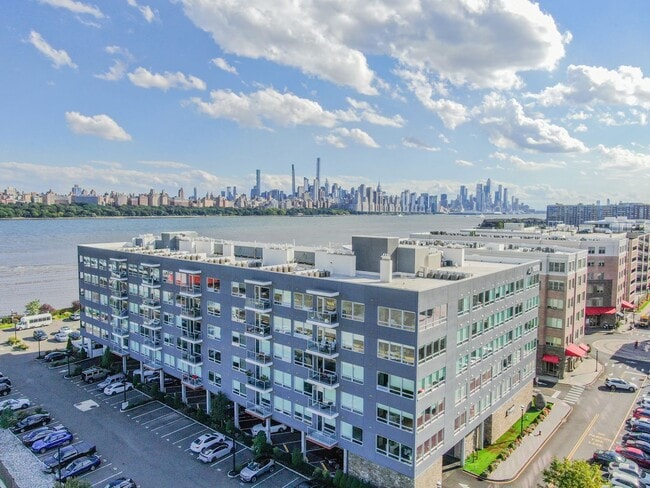 Building Photo - 1/Bedroom at Edgewater's top waterfront location.