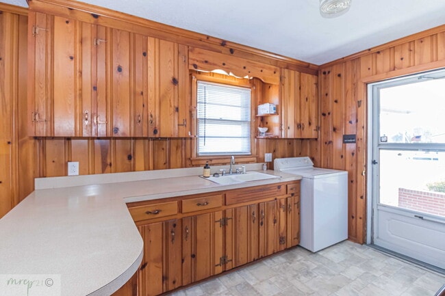 Building Photo - PRINCETON Brick Ranch w/ 3 BR | 1.5 BA  *Lawn Care Included*