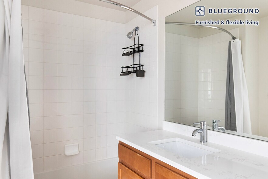 Building Photo - 300 N Canal St