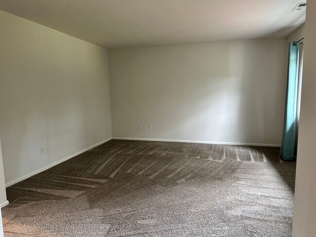 Building Photo - 3Bd/2.5Ba Covington House